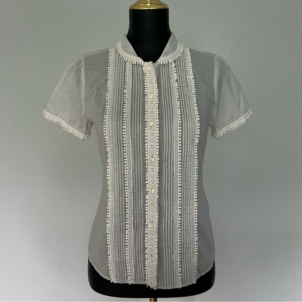 J. Crew Vintage Closet White Lace Detail pale blue Blouse size 2